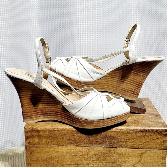 Y2K Steve Madden Aventura White Leather Peep-Toe Wedge Slingback Sandal (9M) - Picture 3 of 10